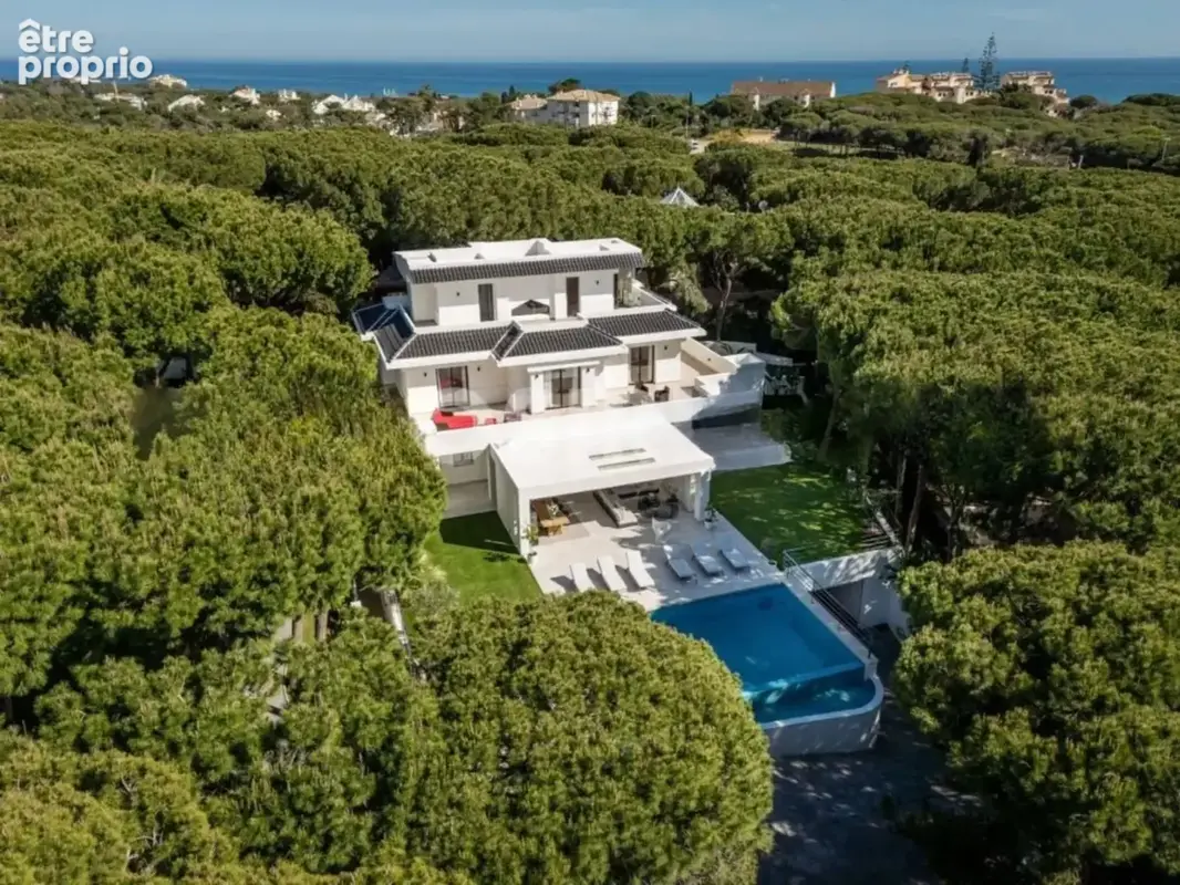 Photo Maison à Sainte-Seve au prix de 5 998 000€