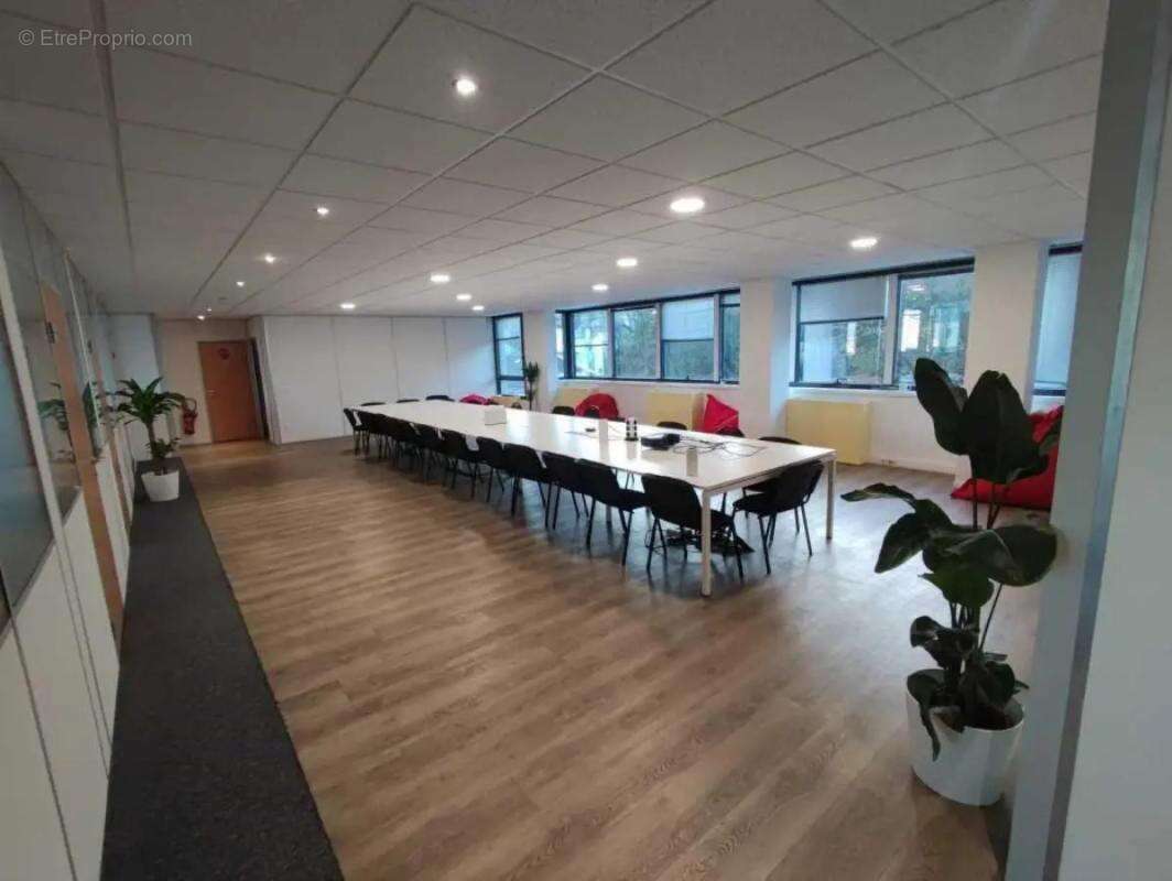 Commerce à ISSY-LES-MOULINEAUX