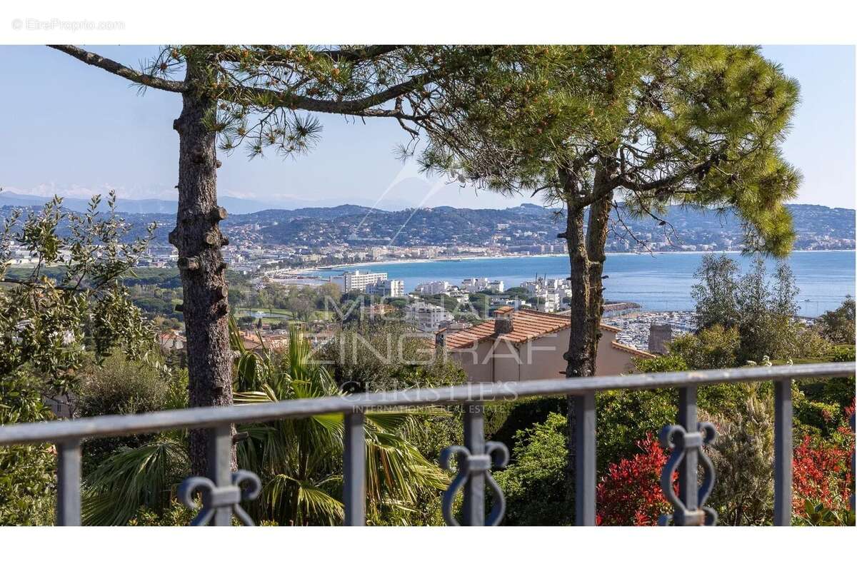 Maison à MANDELIEU-LA-NAPOULE