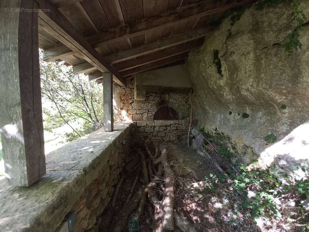 Maison à SAINT-LEON-SUR-VEZERE