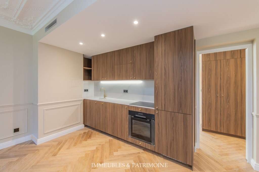 Appartement à PARIS-8E