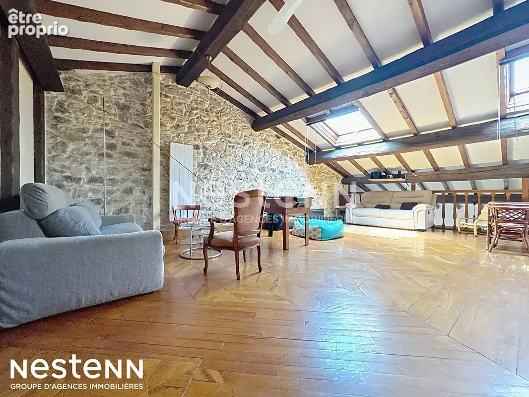 Opportunité rare dans le joli village de Névian!  Haut de maison en duplex avec TERRASSE ET COUR privée - photo 3