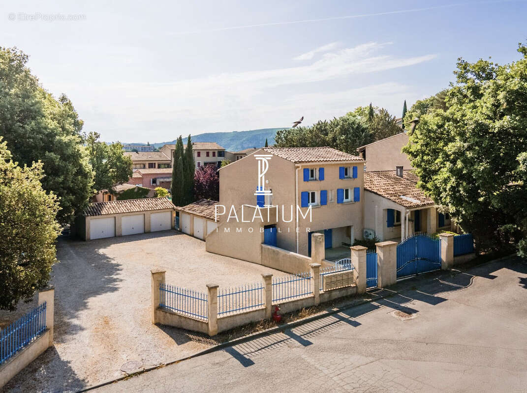 Appartement à GREOUX-LES-BAINS