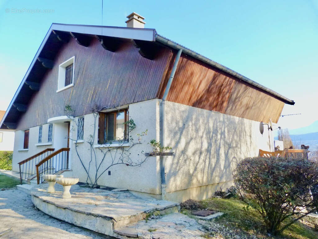 Maison à vendre   135m2 habitables + 928m2 de terrain. - photo 2