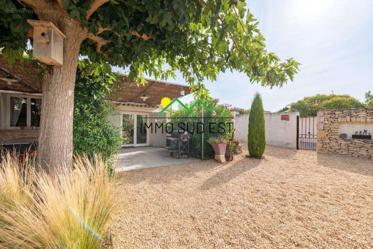 Maison à L&#039;ISLE-SUR-LA-SORGUE