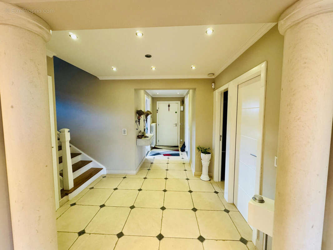 hall - Maison à VIRY