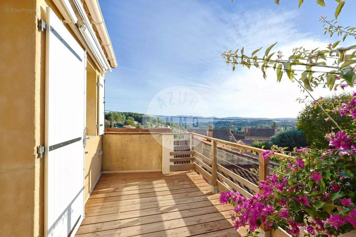 Appartement à ROQUEVAIRE