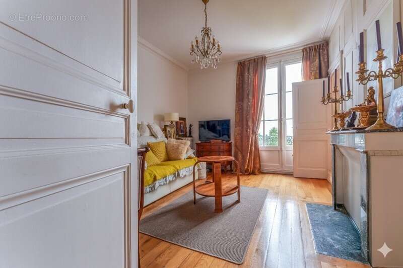 Appartement à SAINT-CYR-SUR-LOIRE