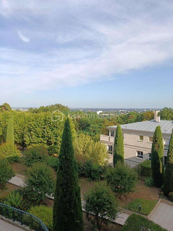 Le Plessis-Robinson – Studio avec balcon, gardien et ascenseur – Vue dégagée sur la Vallée-aux-Loups - photo 2