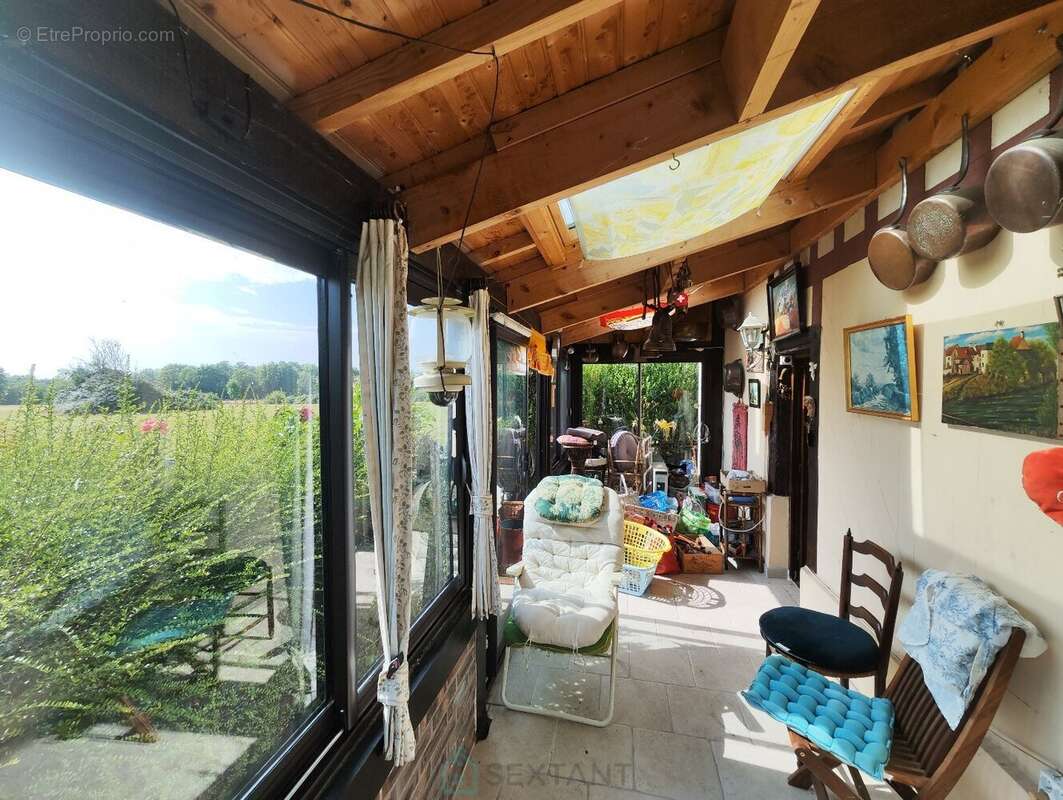 Sur plus de 3 ha de terrain, agréable maison avec dépendances - photo 11