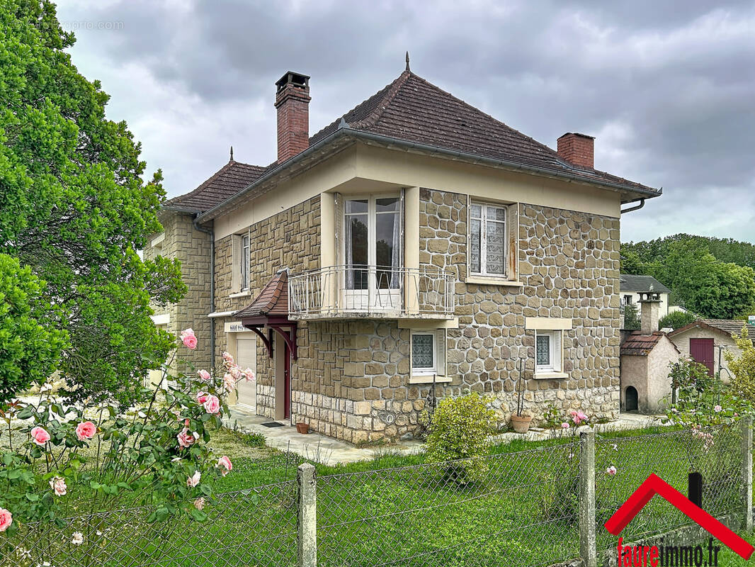 Maison à SAINT-PANTALEON-DE-LARCHE