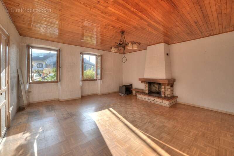 Maison à BELLEGARDE-SUR-VALSERINE