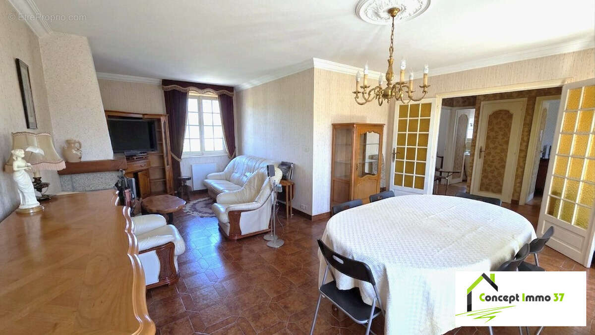 Maison à LA VILLE-AUX-DAMES