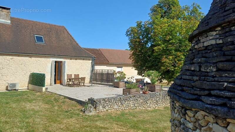 Propriete/Gites 6 hectares, Proche de THENON (24) - photo 7