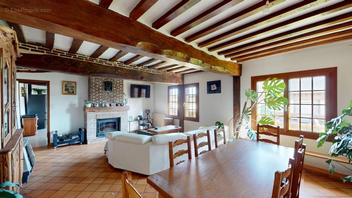 Maison à ESCLAVELLES