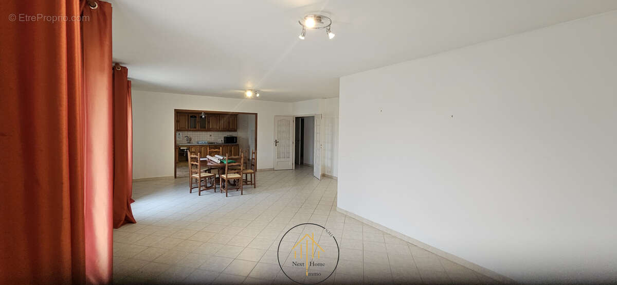 Maison à MONTMOREAU-SAINT-CYBARD