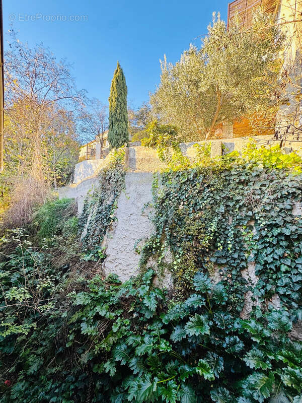 Appartement à EGUILLES