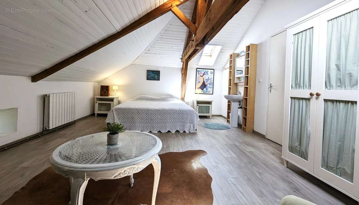 Maison à MONTAIGU-DE-QUERCY