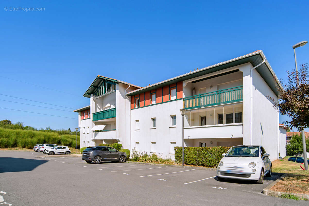 T3 avec grande pièce de vie, loggia et parking - photo 7