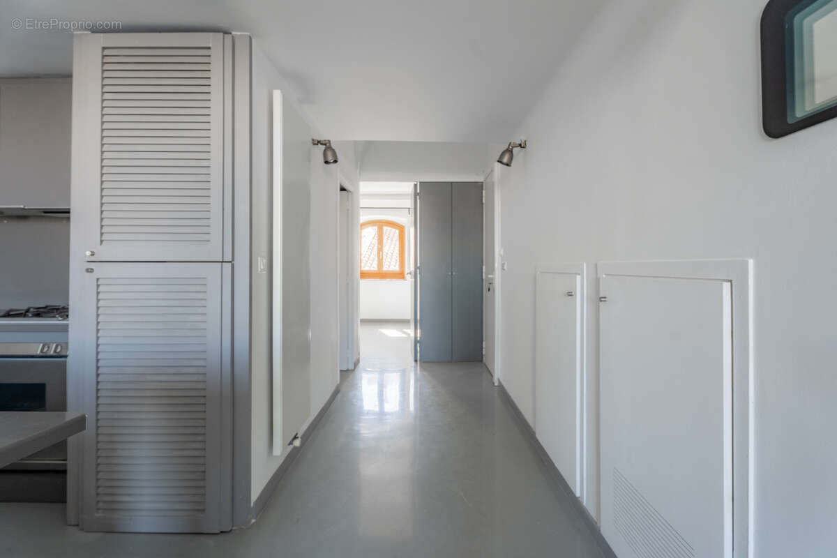 Appartement à MARSEILLE-1E