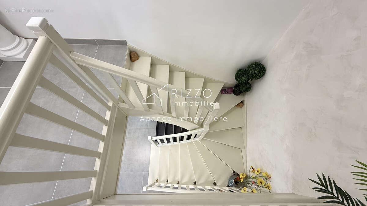 Maison à PREVESSIN-MOENS