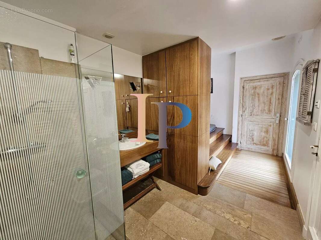 Maison à POUILLY-SOUS-CHARLIEU