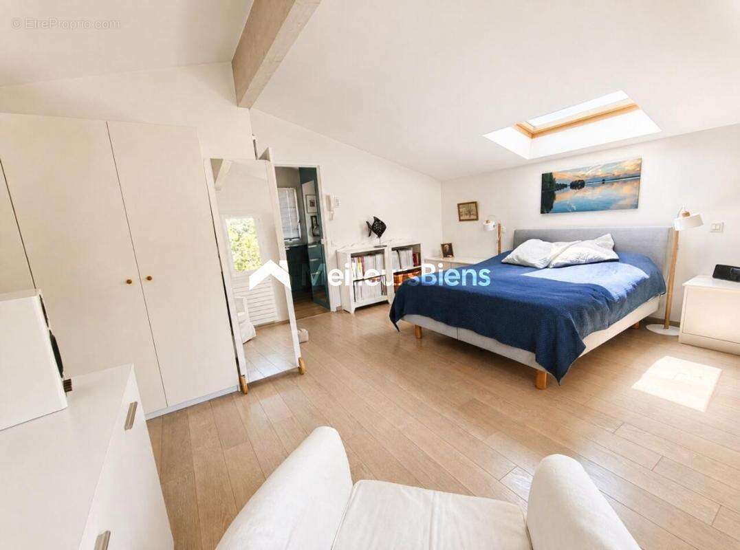 Superbe maison de 202 m² à Crozet 5 chambres, terrain de 1400 m² - photo 10