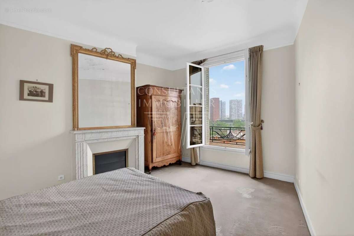 Appartement à PARIS-16E