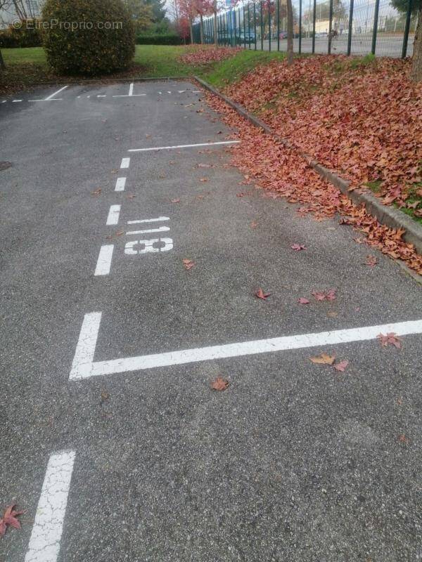 Parking à FERNEY-VOLTAIRE