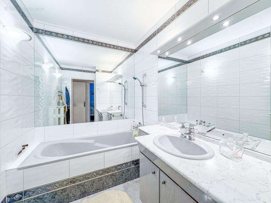 Appartement à MANDELIEU-LA-NAPOULE