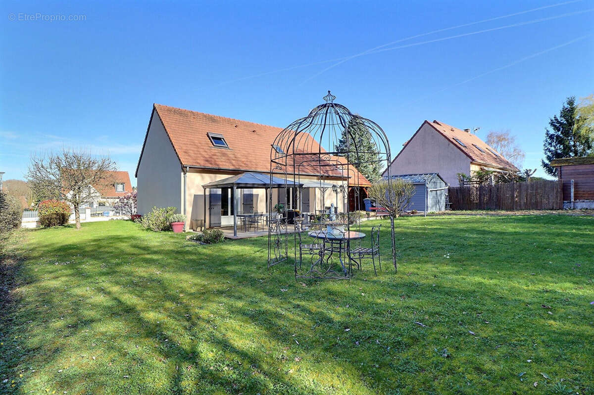 Maison à EPERNON
