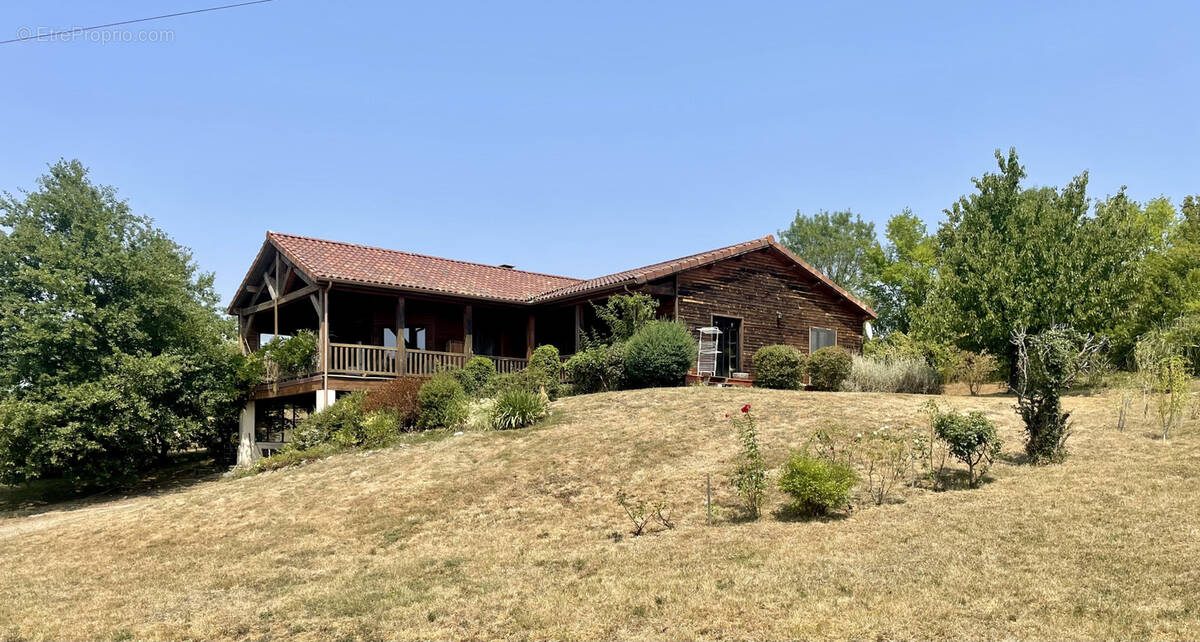 Maison à LABATUT-RIVIERE