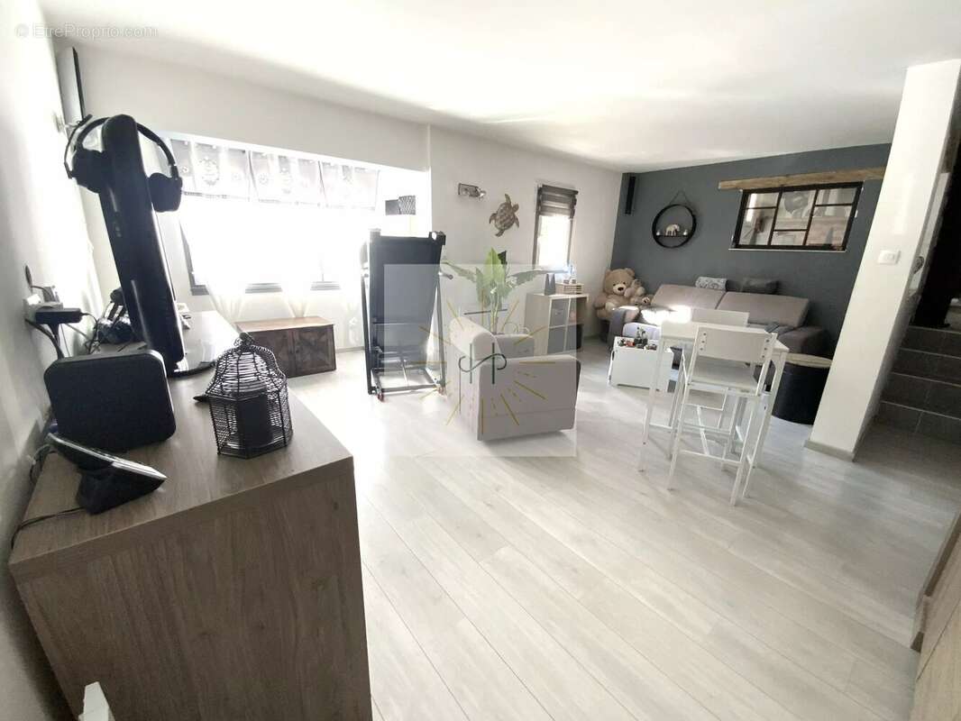 Maison 138 m² à Cruas  - photo 6