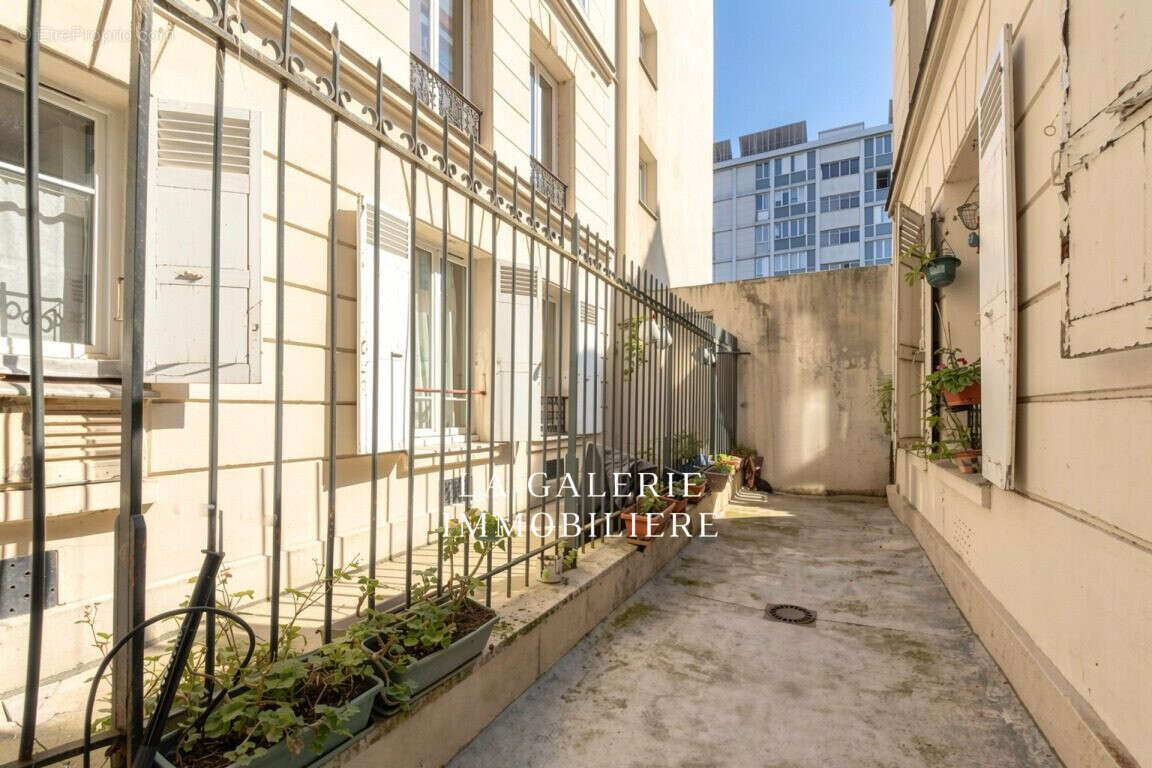 Appartement à PARIS-14E