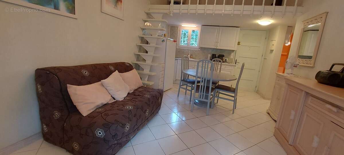 LE CAP D' AGDE - Secteur St Martin, jolie maison de type T3 + mezzanine avec terrasse et sa place de stationnement - photo 6