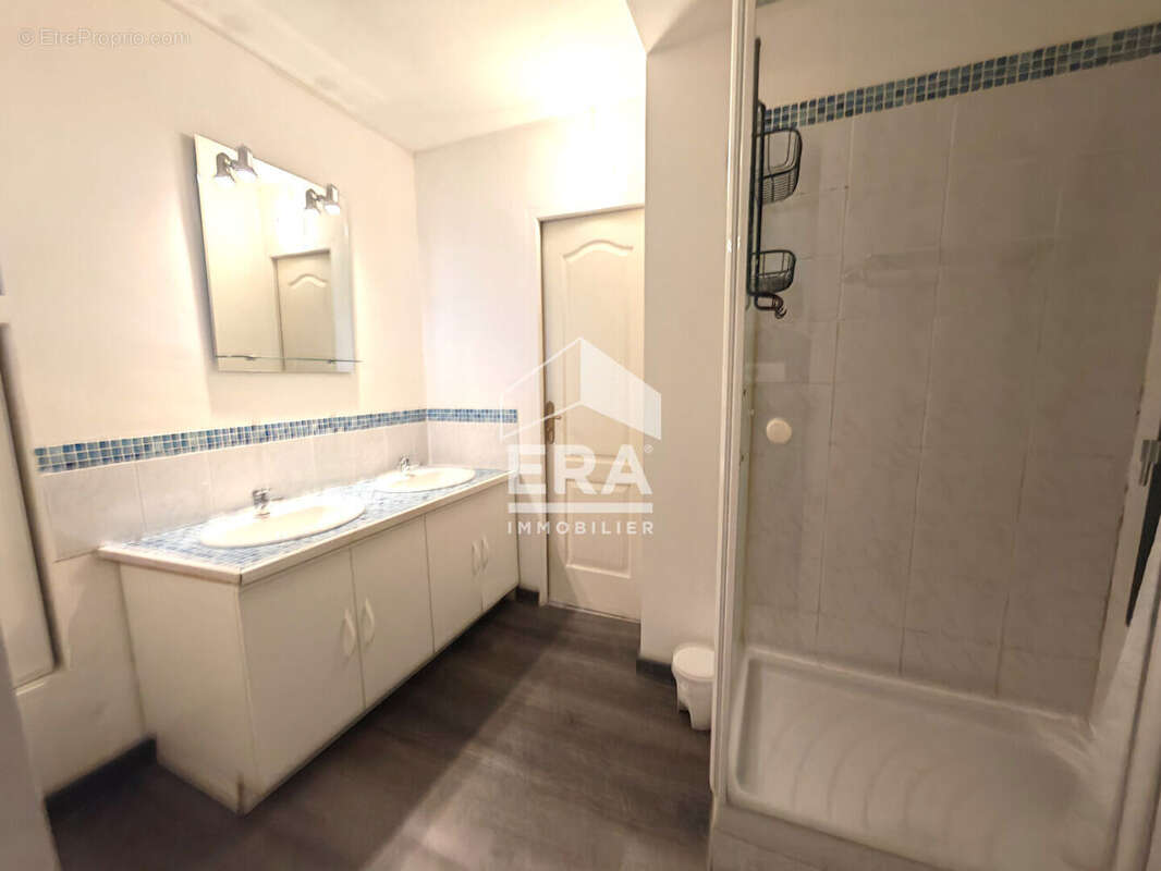 Appartement à MARSEILLE-5E
