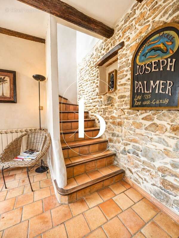 Maison à LAUDUN-L'ARDOISE