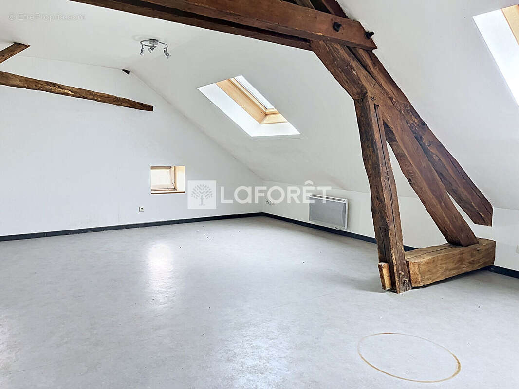 Appartement à MONTFERRAND-LE-CHATEAU