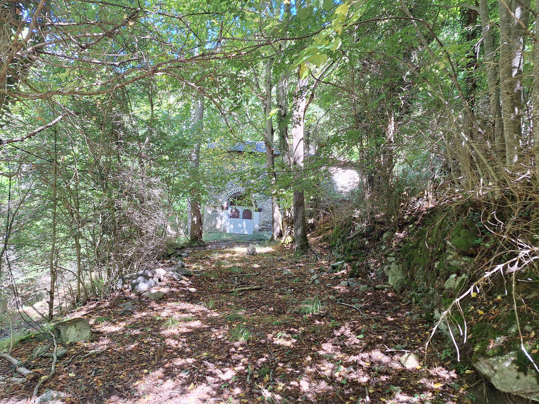Terrain à ESCOULOUBRE