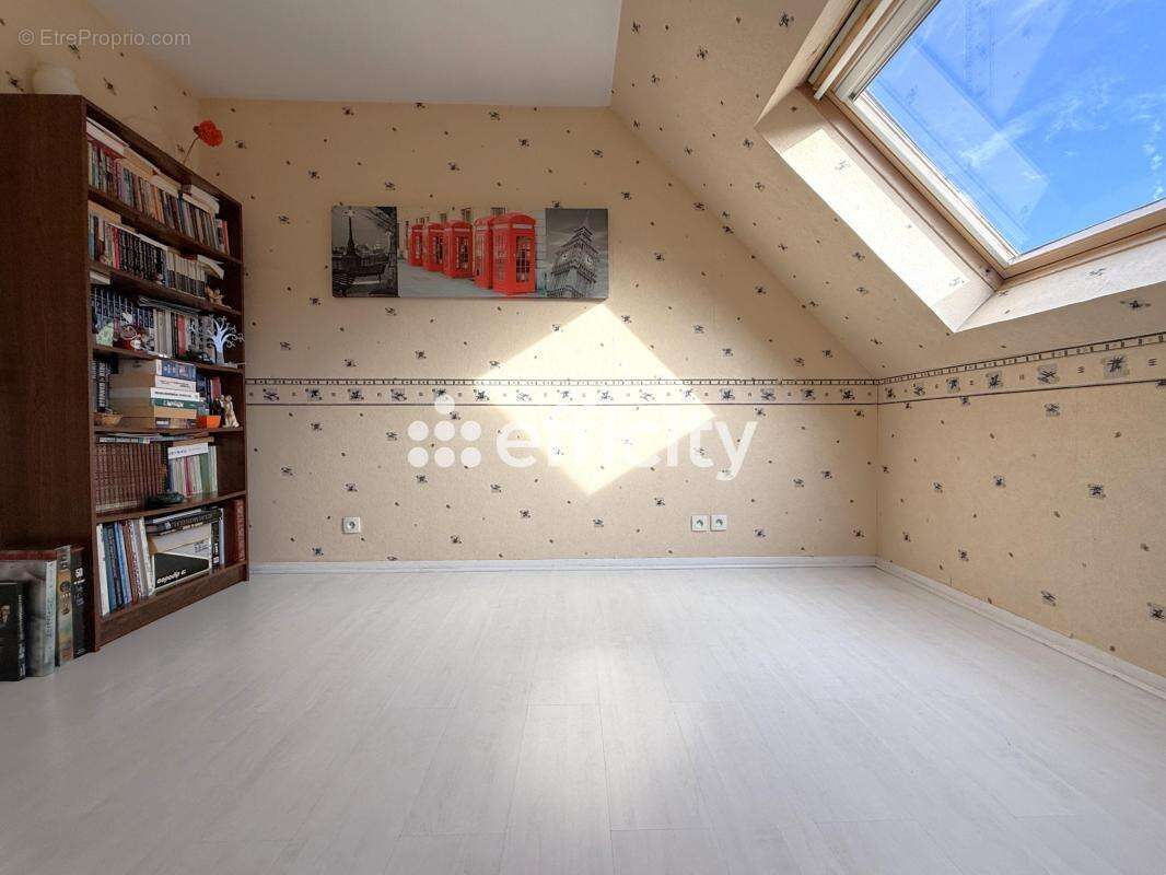 Maison à LA QUEUE-EN-BRIE