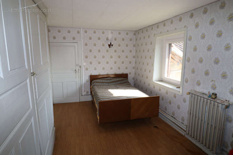Jolie maison en pierre de taille au cœur de Saint-Julien sur Reyssouze - photo 7