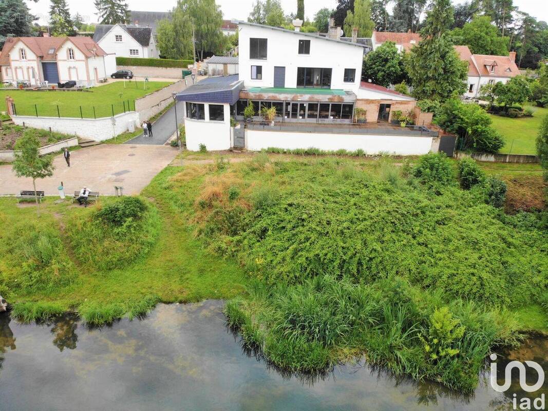 Photo 1 - Commerce à SAINT-HILAIRE-SAINT-MESMIN