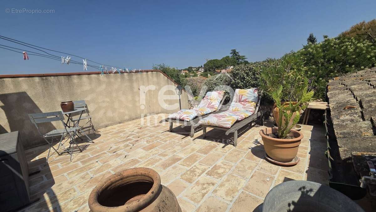 ST PARGOIRE: Belle vigneronne 177 m² hab. en parfait état avec 2 terrasses et grand garage - photo 2