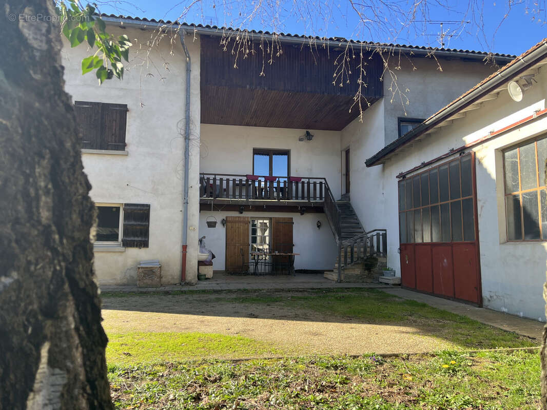 Maison à SAINT-CYR-SUR-MENTHON