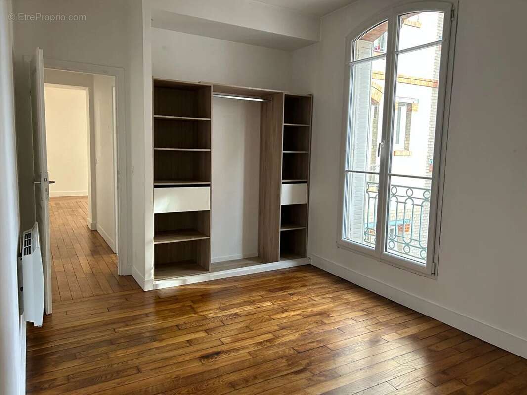 Appartement à COURBEVOIE