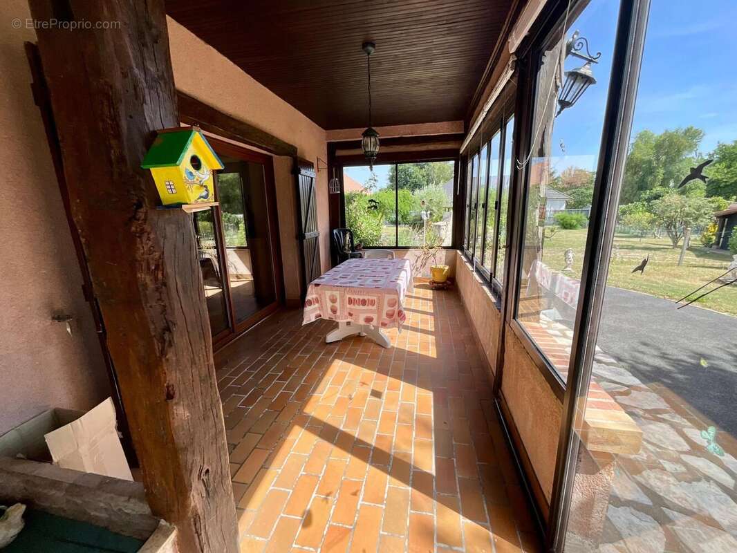 Maison 137 m² à Mehun-Sur-Yevre  - photo 2