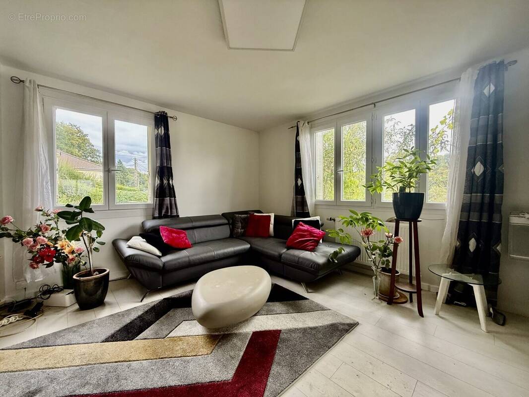 Maison à COUCY-LE-CHATEAU-AUFFRIQUE