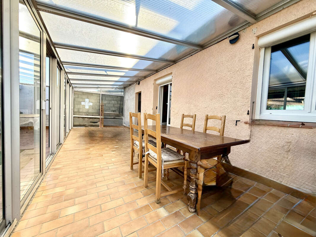 Maison à VIC-LA-GARDIOLE