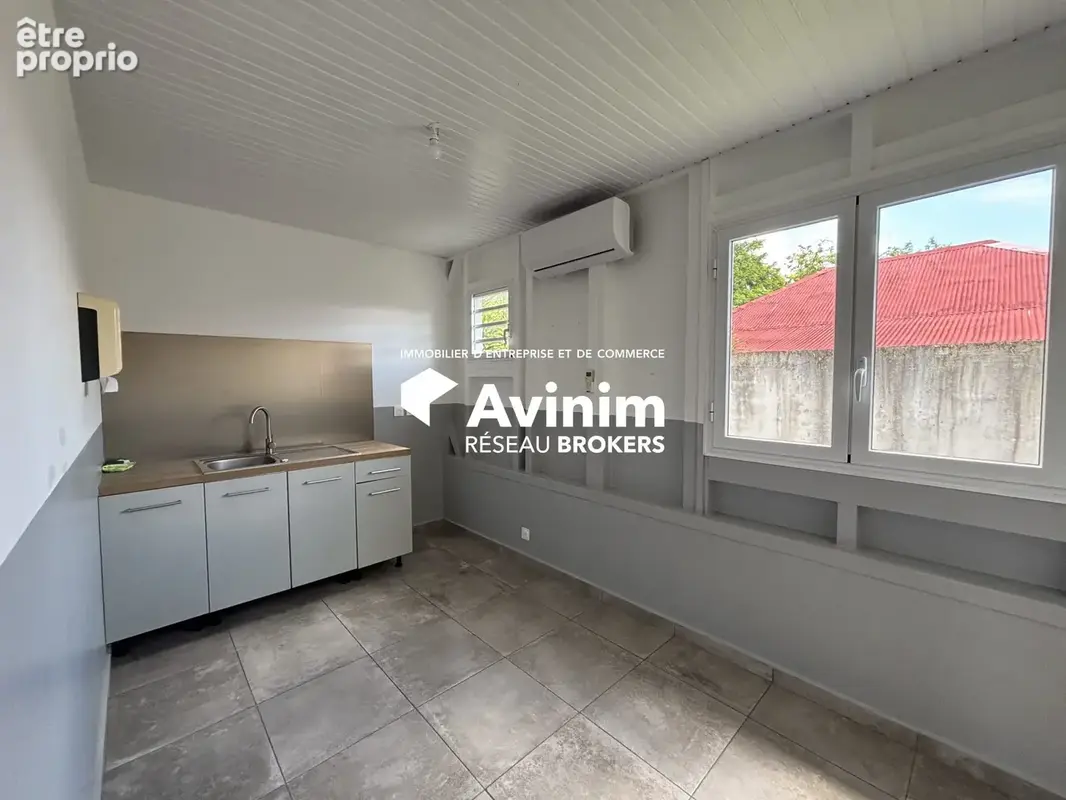 Commerce 132 m² à Baie-Mahault  - photo 9