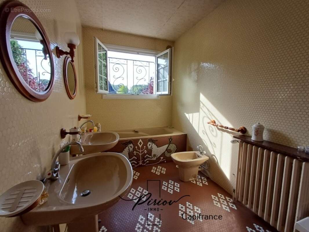Maison familiale au coeur de Doué la Fontaine - Potentiel de 6 chambres - photo 17